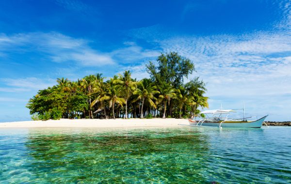 Guyam eiland met traditionele vissersboten, Siargao, Filipijnen