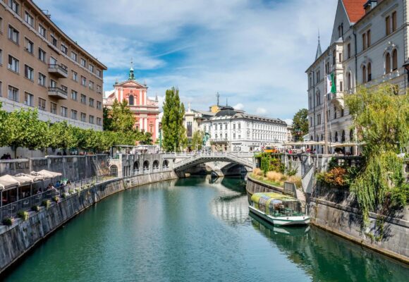 Ljubljana in Slovenië zomer Ljubljanica rivier