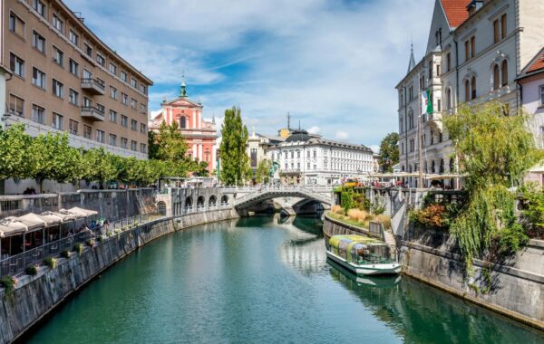 Ljubljana in Slovenië zomer Ljubljanica rivier