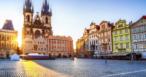 Praag - Old Town Square en Church of Our Lady voor Týn