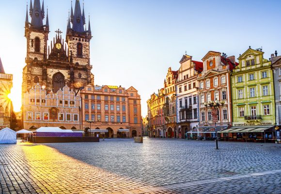 Praag - Old Town Square en Church of Our Lady voor Týn