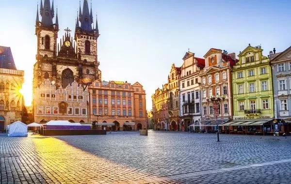 Praag - Old Town Square en Church of Our Lady voor Týn