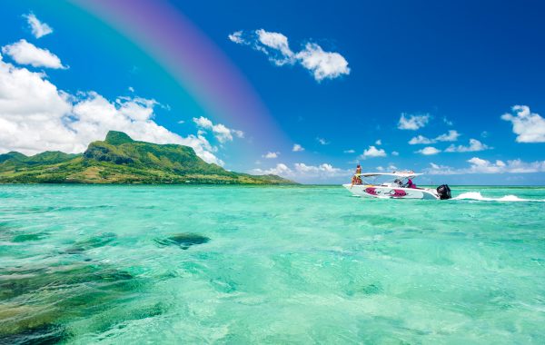 Vliegtickets-Mauritius-header-paradijs-regenboog-zee
