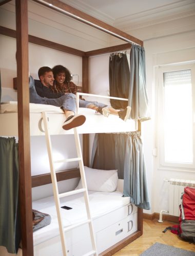 Goedkope-vliegtickets-backpackers-hoste