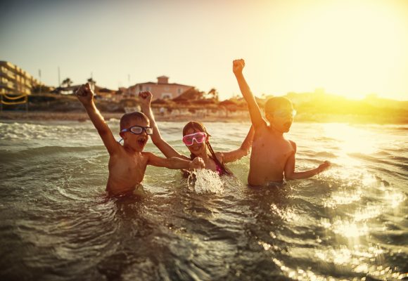 Goedkope-vliegtickets-familie-vakantie-met-kinderen-gezinsvakantie