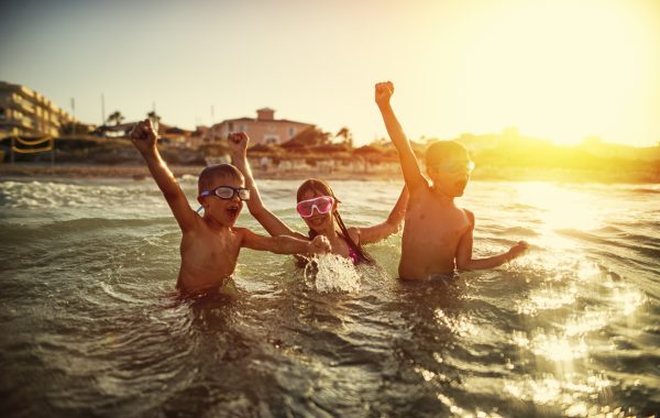 Goedkope-vliegtickets-familie-vakantie-met-kinderen-gezinsvakantie