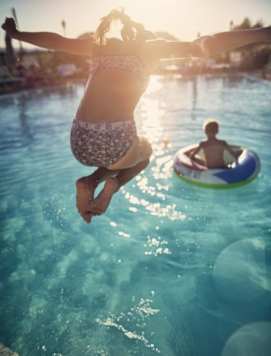 Goedkope-vliegtickets-familie-vakantie-met-kinderen-gezinsvakantie-hotel-zwembad