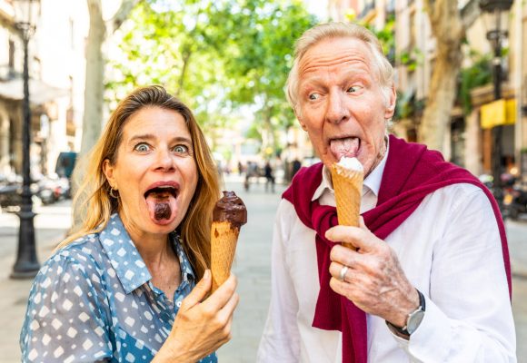 Vliegtickets-Barcelona-Spanje-senioren-volwassen
