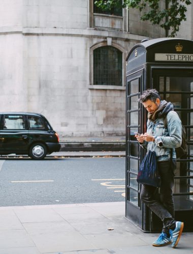 Vliegtickets-Londen-Engeland-senior-man