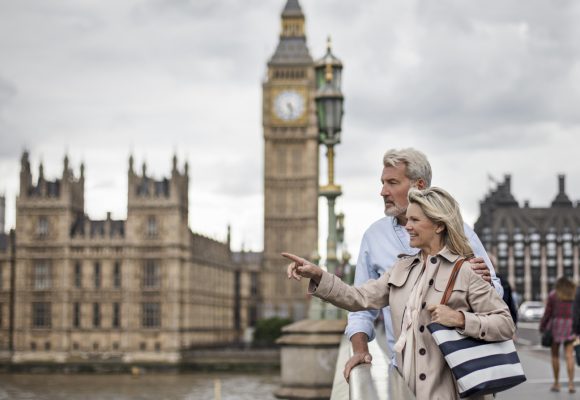 Vliegtickets-Londen-Engeland-senioren-koppel