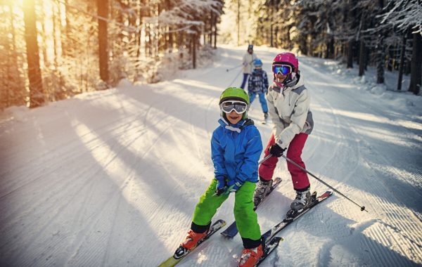 Goedkope-vliegtickets-voorjaarsvakantie-families-wintersport