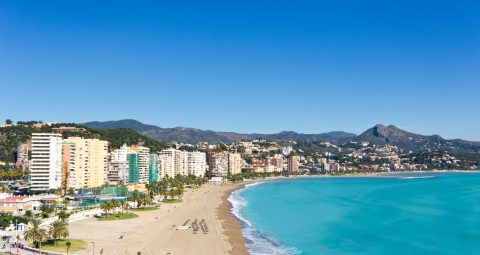 Goedkope-vliegtickets-Malaga-Spanje-stad-strand
