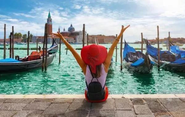 Backpackers in Venice, Italy