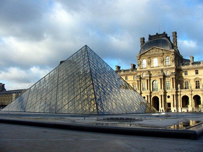 Louvren med Flygstolen