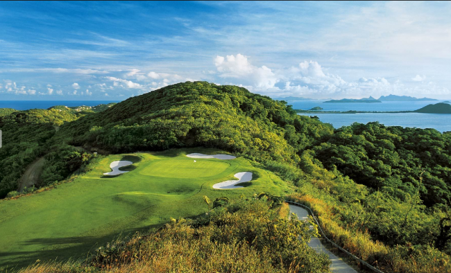 Paradismiljö för golf på Grenadinerna.
