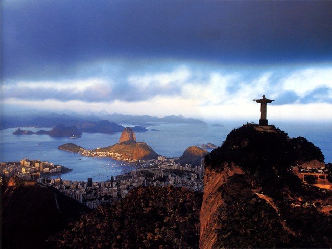 Den kända Jesustatyn som överblickar Rio de Janero, Brasilien.