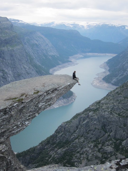 Trolltungan i Norge. Foto av Tina Sundelin