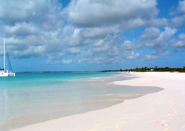 Ännu en sagolikt fin strand på ön Barbuda.