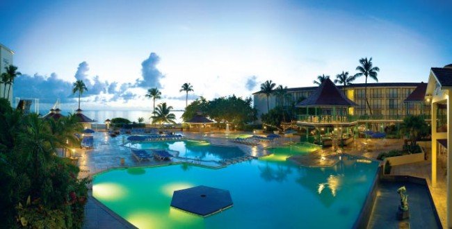 Fem stjärniga Hotel Breezes i Nassau, Bahamas. Boka hos flygstolen.se