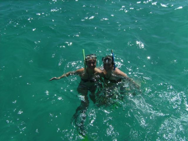 Jag och Ebba snorklar. Stora Barriärrevet - Australien.