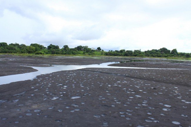 La Brea på Trinidad, en naturlig sjö av asfalt. 
