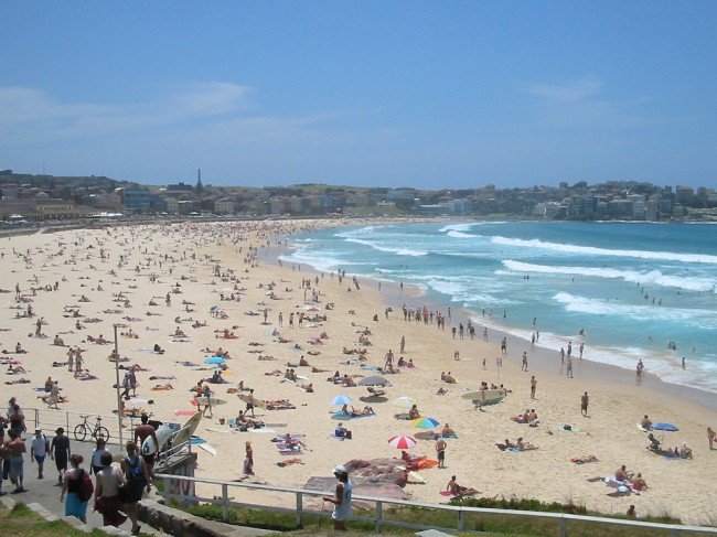 Bondi Beach, Sydney lockar tusentals. Foto: melanieo sxc.hu