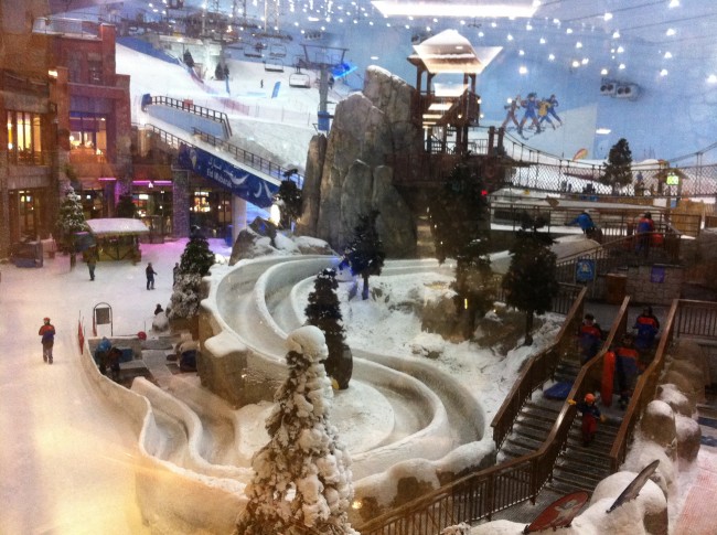 Ski Dubai. Inne på Mall of the Emirates kan du åka skidor! Foto: Madeleine
