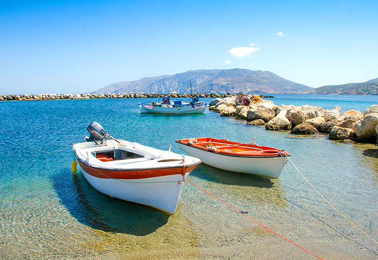 Bild på båtar vid ön Skyros i Grekland