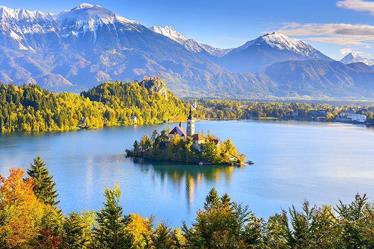 Bild från liten ö i Lake Bled, Slovenien