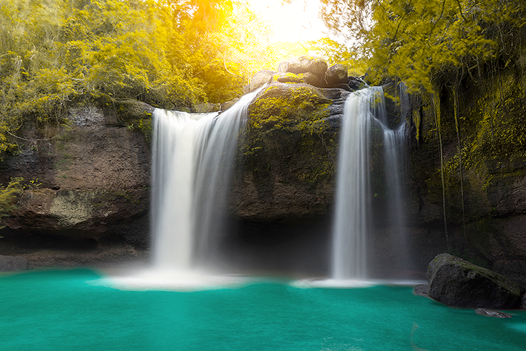 Bild på vattenfall i nationalparken Khao Yai i Thailand