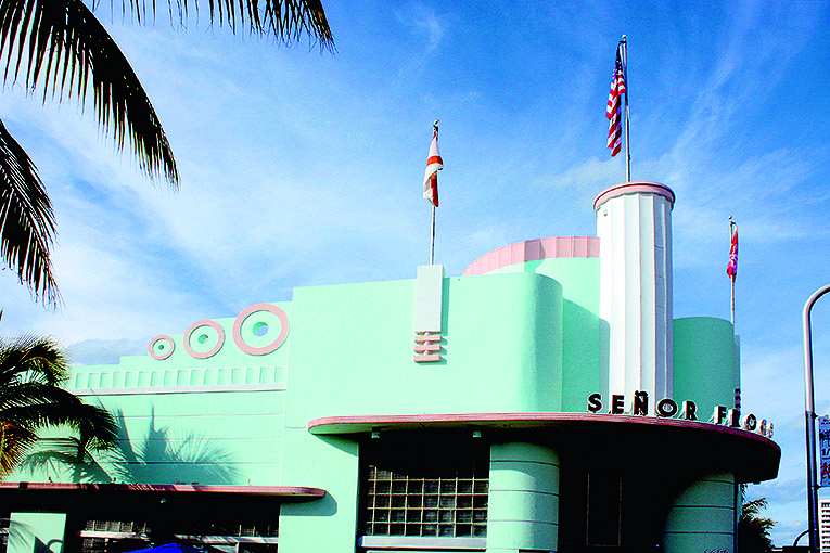 Bild på Art Deco-byggnad i Miami, Florida