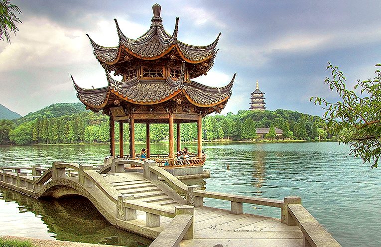 Bild från sjö i Hangzhou, Kina