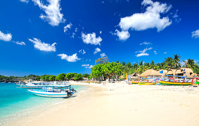 Bild från strand i Nusa Lembogan på Bali, Indonesien