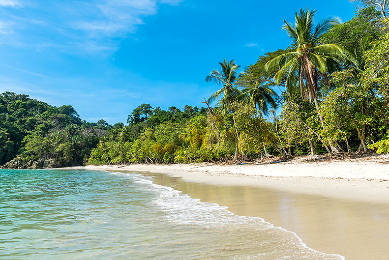 Bild på strand i nationalparken Manuel Antonio i Costa Rica