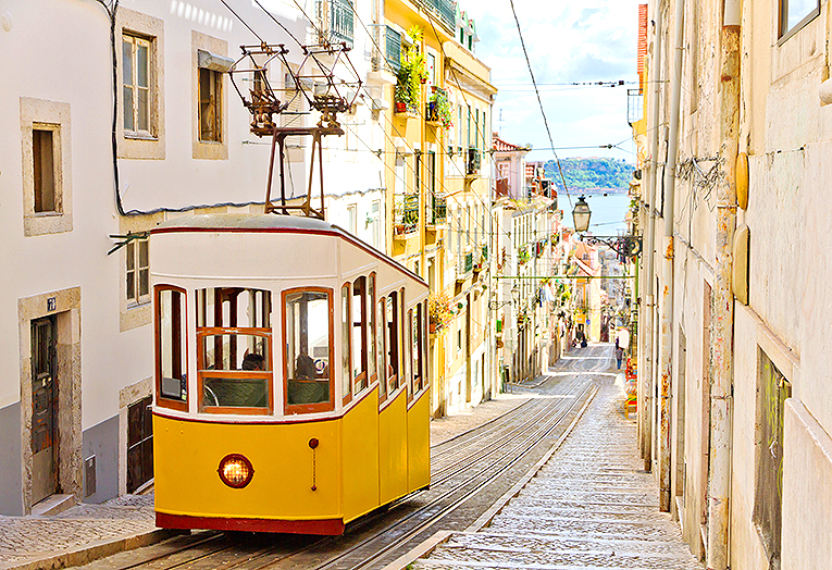 Bild på spårvagn i Lissabon, Portugal