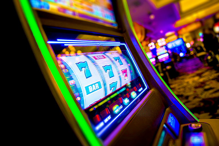 Bild på enarmad bandit i ett kasino