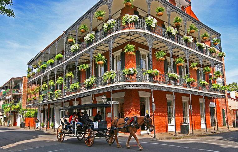 Bild på häst och vagn i French Quarter i New Orleans