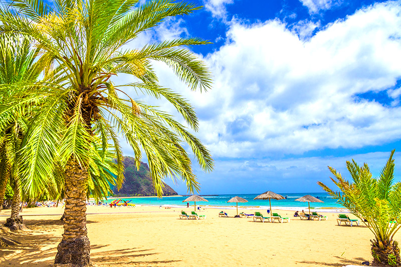 Bild på vacker sandstrand på ön Teneriffa, Spanien