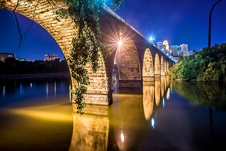 Bild på Stonearch Bridge i Minneapolis, Minnesota