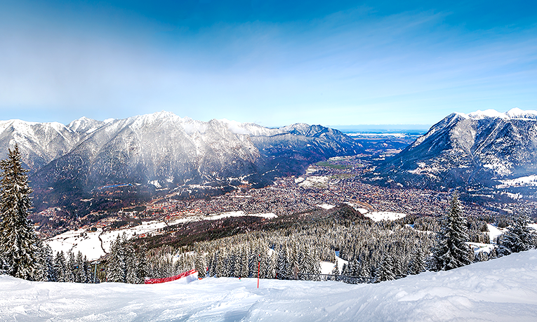 Bild från skidorten Garmisch-Partenkirchen i Tyskland