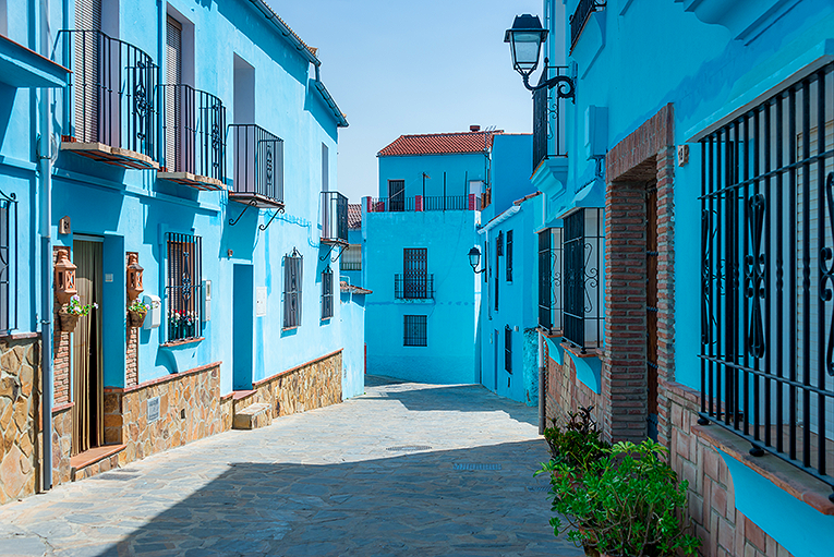 Bild från den blåa staden Juzcar i Spanien