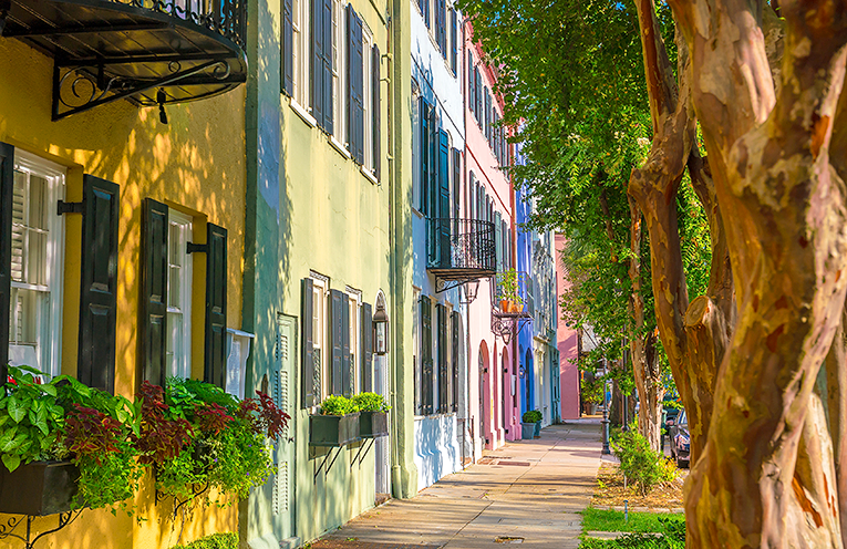 Bild på Rainbow Row i Charleston, USA