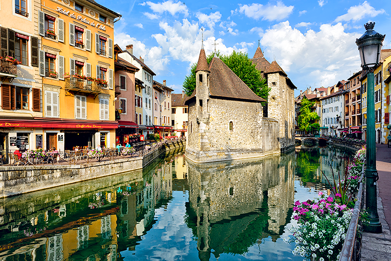 Bild från byn Annecy i Frankrike