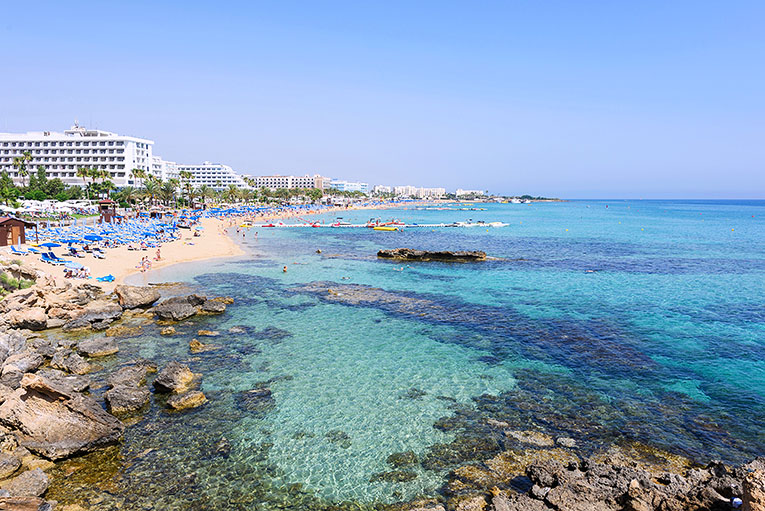 Bild på strand i Fig Tree Bay på Cypern
