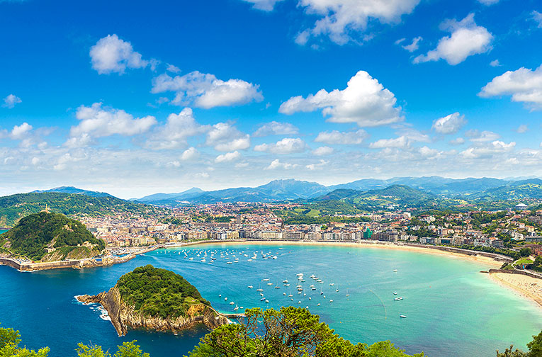 Bild på stranden La Concha Beach i San Sebastian i Spanien