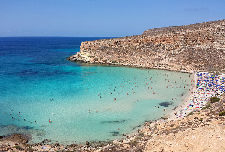 Bild från stranden Spiaggia dei Conigli på ön Lampedusa som tillhör Sicilien