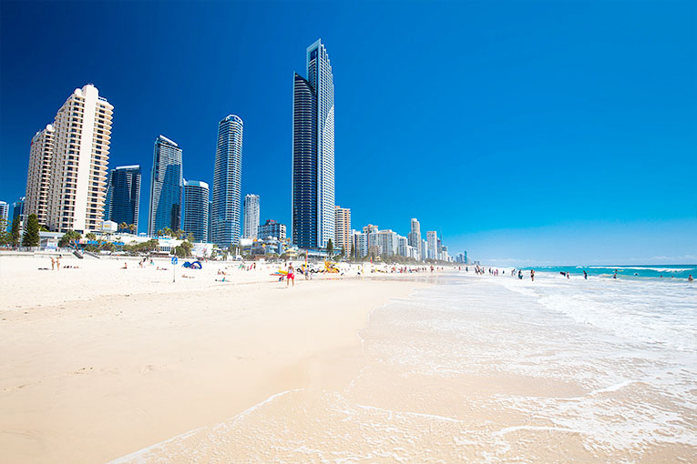 Bild på strand i Surfers Paradise i Australien