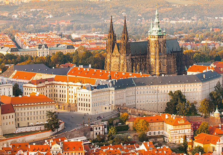 Bild på Pragborgen och St Vitus-katedralen i Prag